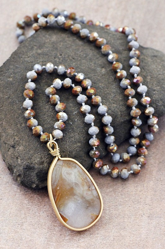 Semi Precious Stone Pendant Necklace.