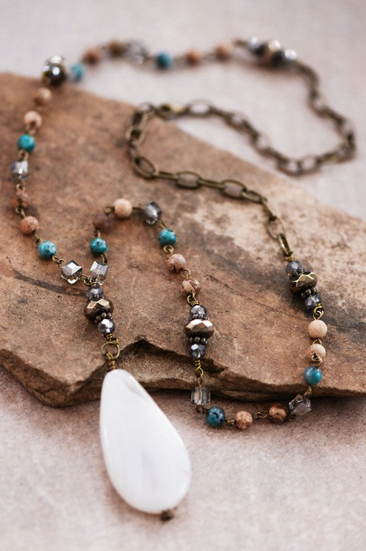 Agate Stone Pendant Necklace.