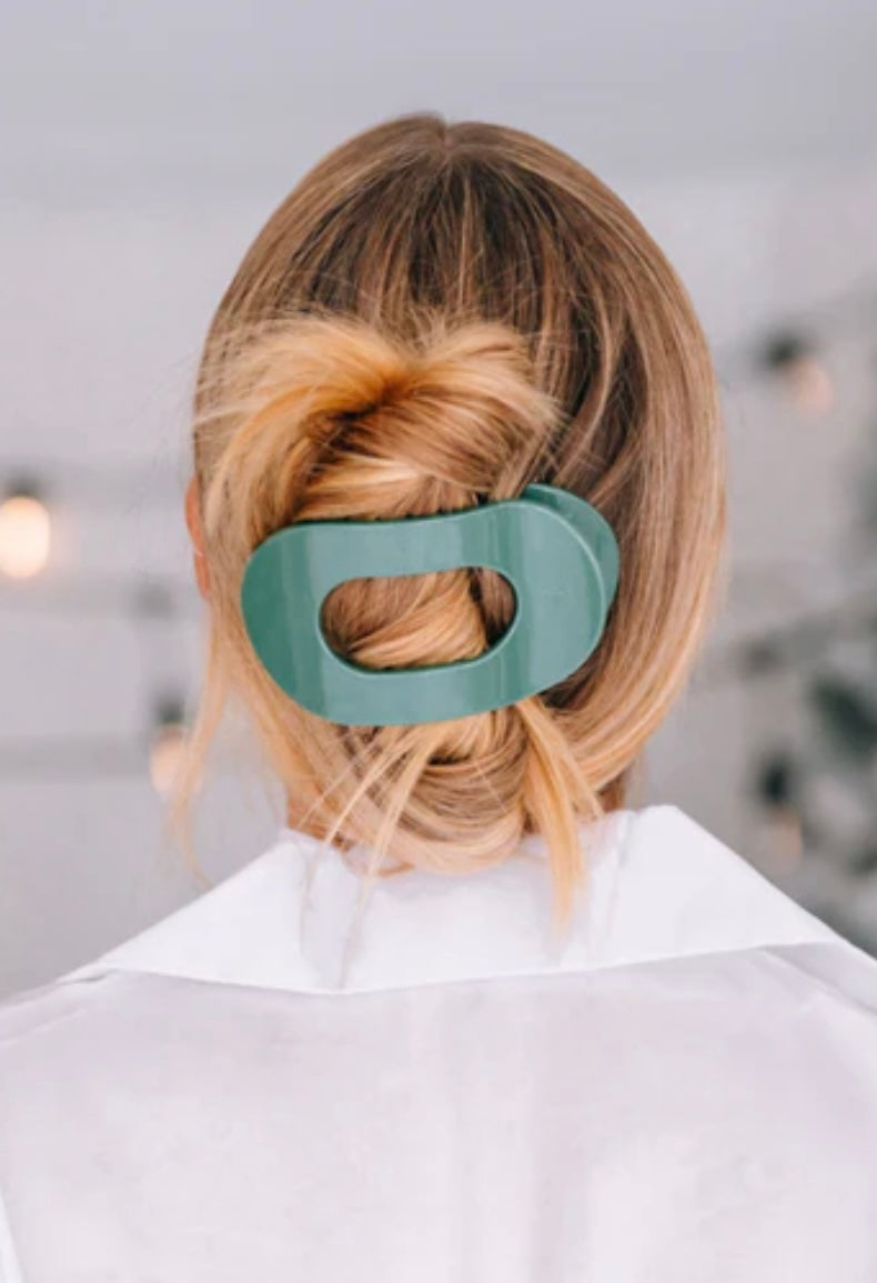 Flat Round Hair Clip in Mistletoe