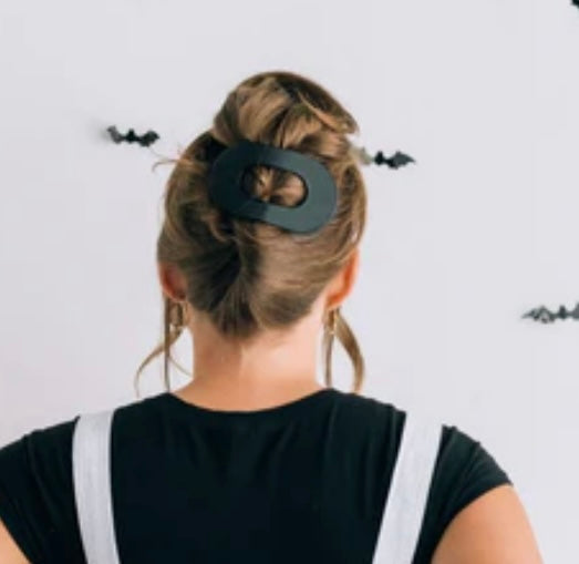 Flat Round Hair Clip in Midnight