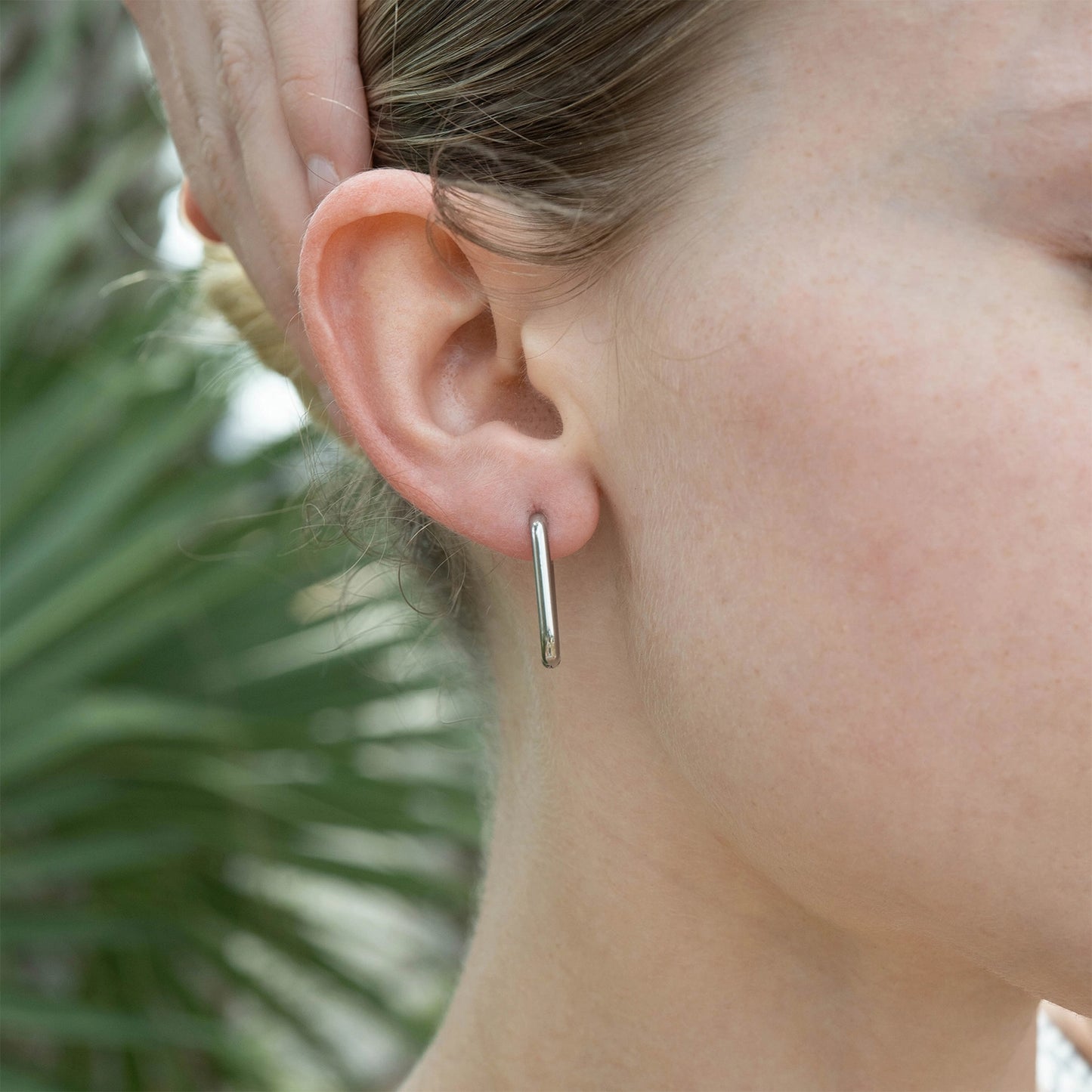 18K Gold Rounded Rectangle Everyday Huggie Earrings