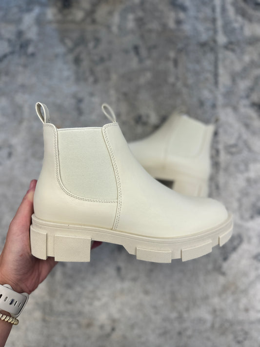 Yohana Boots by Shu Shop
