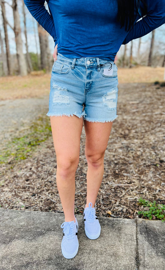 Oliver Distressed Shorts in Light Wash